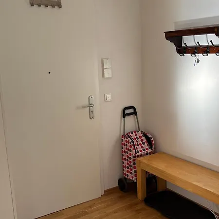 Apartment Wh *